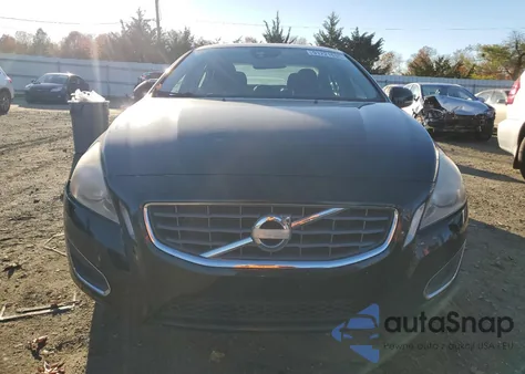 2013 Volvo S60 T5 z USA, uszkodzony, nr VIN YV1612FS0D2232372